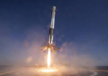 "فالكون 9 "يعود إلى قاعدته البحرية بنجاح