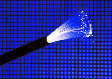 علماء يخترعون أليافا بصرية من الليزر