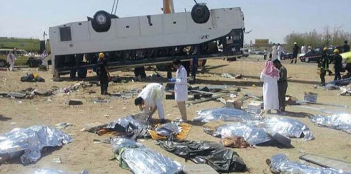 مصرع معتمرين أردنيين في انقلاب حافلة