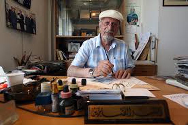 لبناني يكتب القرآن بخط لم يسبقه إليه أحد (صور)