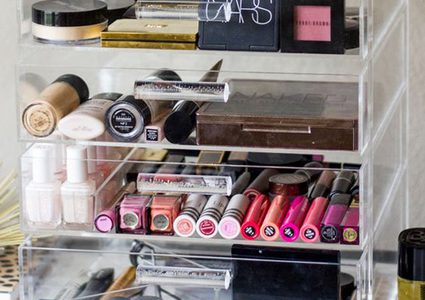 كيف تحتفظين بمستحضرات التجميل لمدة أطول؟