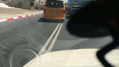 سحب رخصة أحد سائقي المركبات العمومية بعد تجاوز خاطئ (صور)