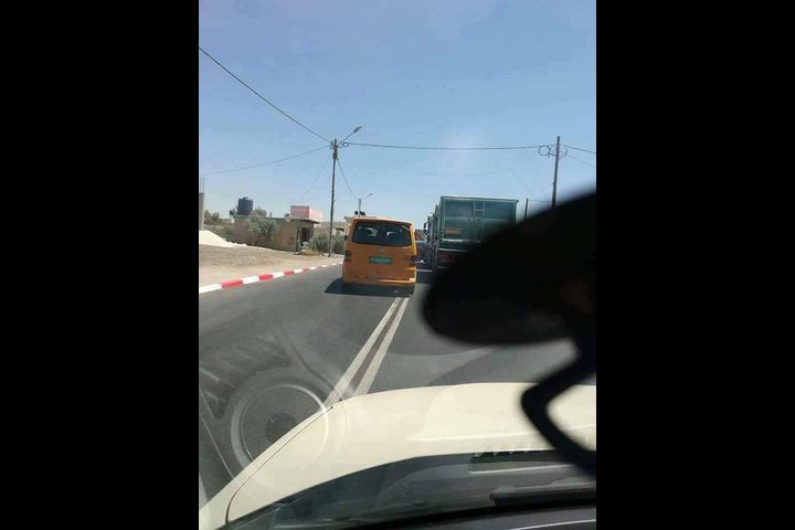 سحب رخصة أحد سائقي المركبات العمومية بعد تجاوز خاطئ (صور)