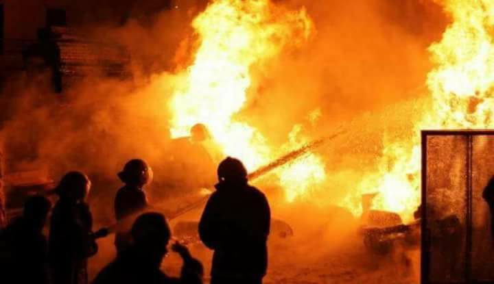فيديو: حريق هائل يلتهم 900 مركبة في جنين