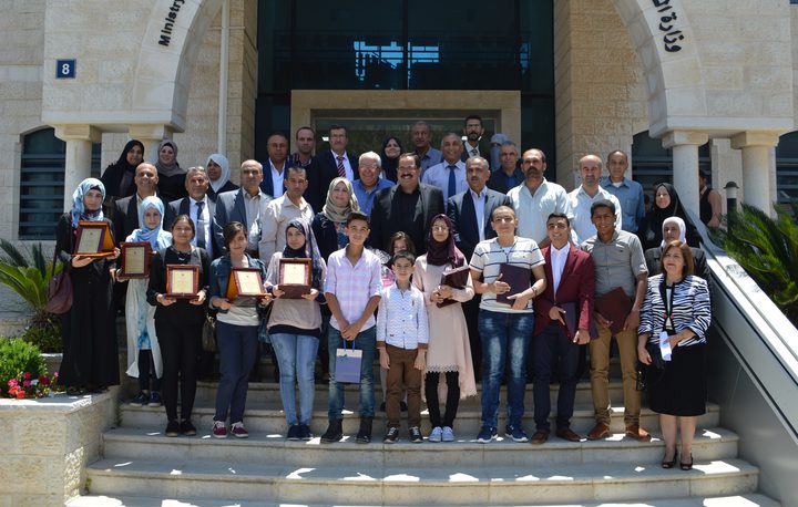 تكريم الطلبة الفائزين بأولمبياد الرياضيات وعدد من الموهوبين