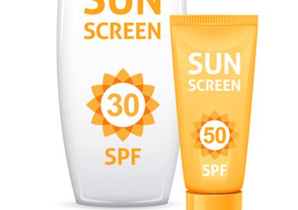 مخاطر كريمات الوقاية من الشمس وتأثيرها