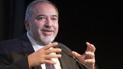 ليبرمان يكشف عن إقامة إيران مصانع للصواريخ في لبنان