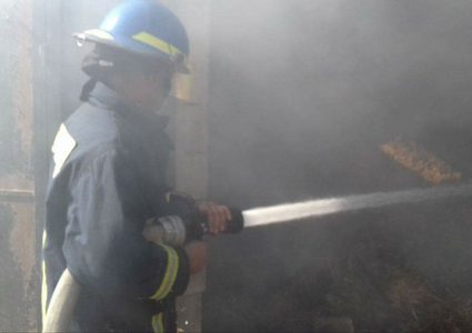 إصابة مواطنة وأطفالها الستة في حريق منزل قرب نابلس