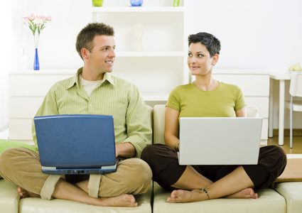 هل من ينشرون حياتهم الخاصة على الأنترنت سعداء؟