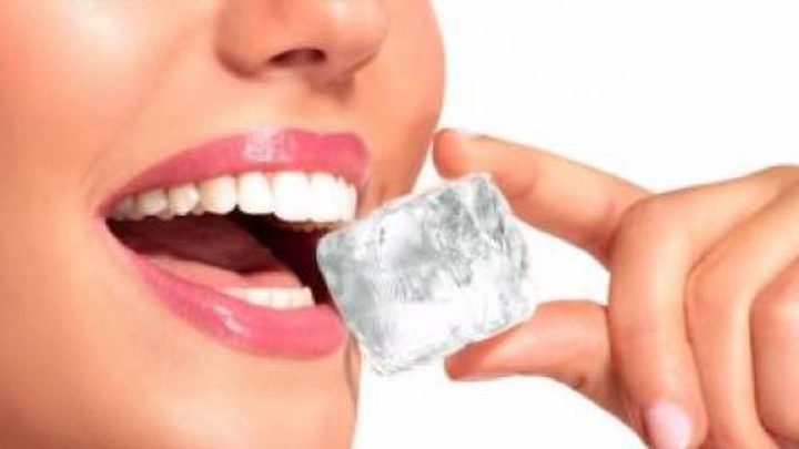 هل تساعد "مكعبات الثلج" على إنقاص الوزن؟