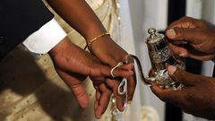 شاهد.. أغرب عادات الزواج في العالم!