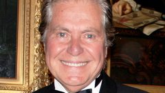 اختيار حسين فهمي رئيس لجنة تحكيم مهرجان القاهرة الدولي