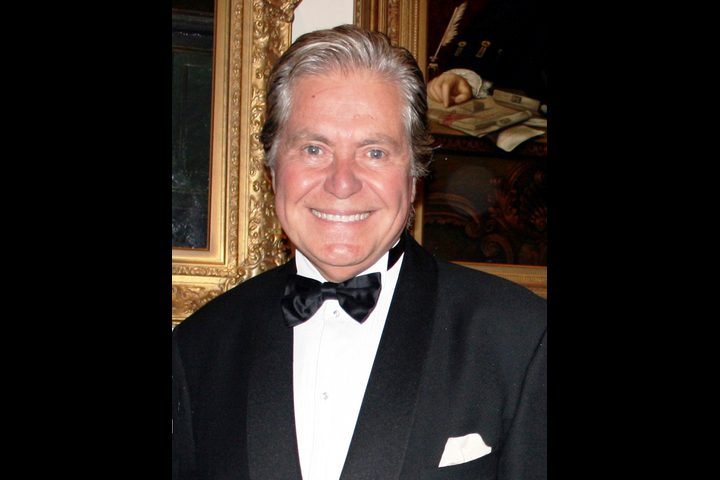 اختيار حسين فهمي رئيس لجنة تحكيم مهرجان القاهرة الدولي