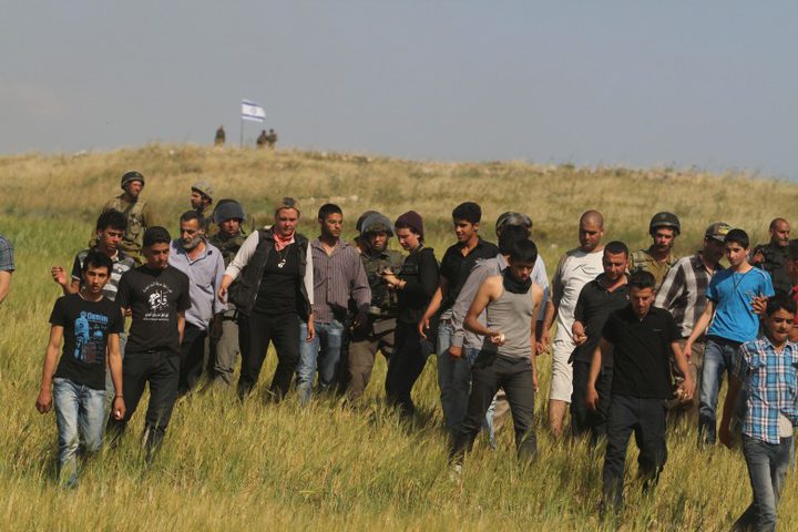 عشرات المستوطنين يعربدون شرق جنين بحماية جيش الاحتلال