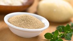 فوائد الخميرة في إزالة العيوب من البشرة