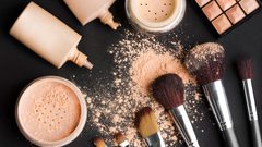 أهمية بودرة الماكياج واستخداماتها