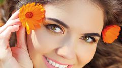 لإطلالة مشرقة في الصيف...عليك بمستحضرات التجميل الأساسية