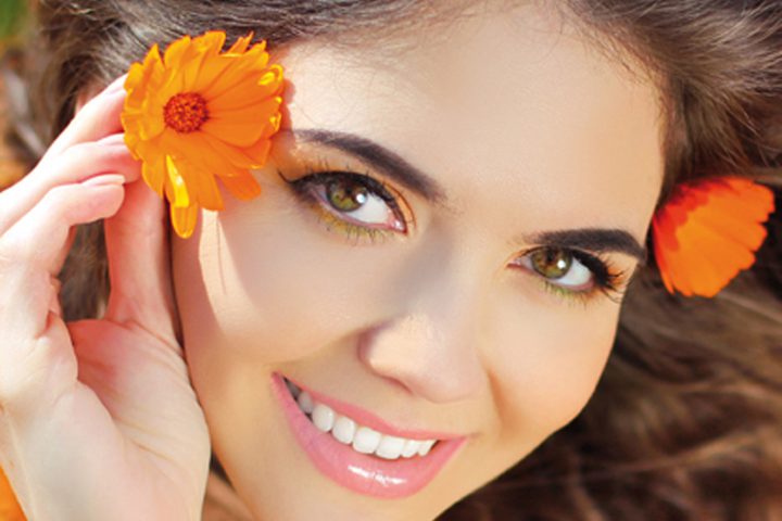 لإطلالة مشرقة في الصيف...عليك بمستحضرات التجميل الأساسية