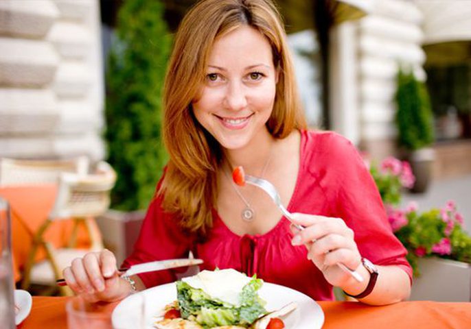 آداب الطعام التي عليك الإلتزام بها