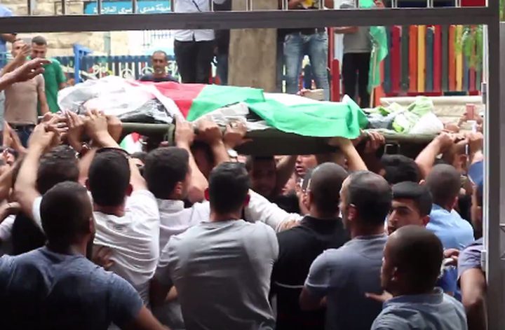 الآلاف يشيعون جثمان الشهيد محمد جبرين