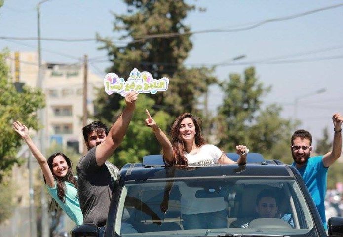 إطلاق المفرقعات احتفالاً بنتائج التوجيهي... فرح مزيف فاجتنبوه