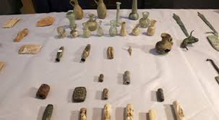 مواطن يعثر على أثار في العراق دفنت في حديقة بيته