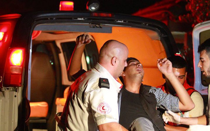 رغم التحذيرات.. إصابة شاب بجروح خطيرة خلال الاحتفالات بنتائج الإنجاز