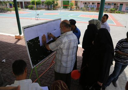 استمع: فلسطيني يطلق زوجته على الهواء