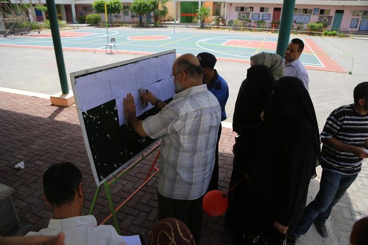 استمع: فلسطيني يطلق زوجته على الهواء