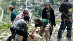 مستوطنون ينتشرون في أراضي بلدتي برقة وسيلة الظهر