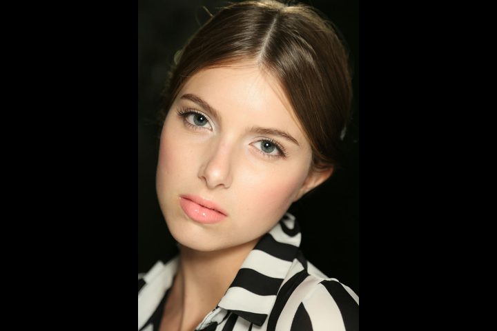 ماكياج فرنسي يومي خفيف لإطلالة رائعة