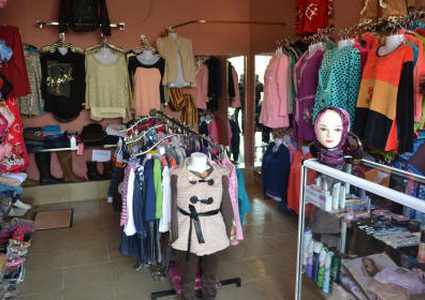 مطلوب بائعة