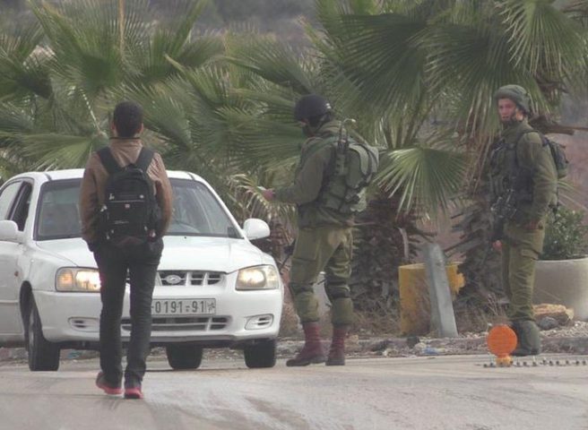 قوات الاحتلال تعزل عزون عن العالم الخارجي