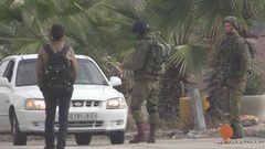 قوات الاحتلال تعزل عزون عن العالم الخارجي