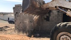 إزالة تعديات على أراضٍ حكومية في منطقة النويعمة