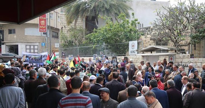 وقفة تضامنية مع الأسرى أمام الصليب الأحمر