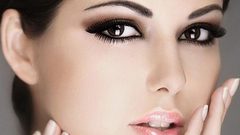 تعرفي على ماكياج البشرة الدهنية في الصيف
