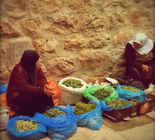 حكايات بسطات النساء في نابلس: كد يومي لتأمين لقمة العيش