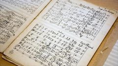 اكتشاف مخطوطات للموسيقي جوستاف هولست