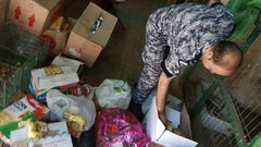 ضبط مواد غذائية فاسدة ومخلفات بناء في قلقيلية