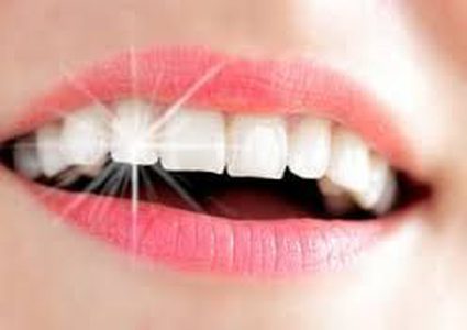 أسرار لمعان أسنان نجوم هوليوود