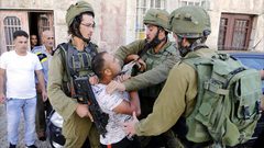 الاحتلال يعتقل شاباً من الفارعة