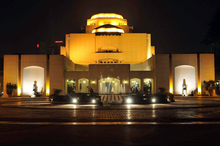 وفاة مطرب بارز بالأوبرا المصرية قبل الحفل