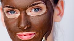 مستحضرات التجميل بالشوكولاتة تمنح بشرتك ملمساً ناعماً.. ولكن؟!