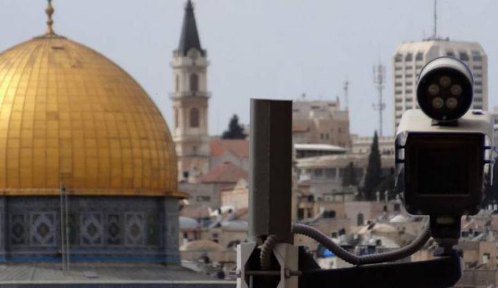 الاحتلال يشرع بتركيب كاميرات أعلى سور القدس التاريخي