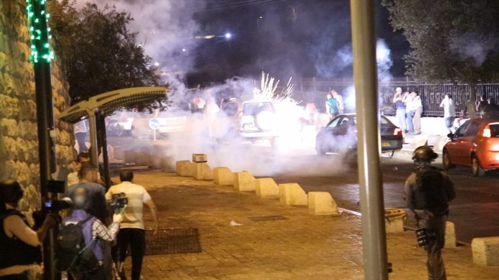 إصابات بمواجهات عنيفة في محيط الأقصى