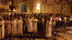 رغم إزالة البوابات الإلكترونية.. استمرار الاعتصام أمام الأقصى