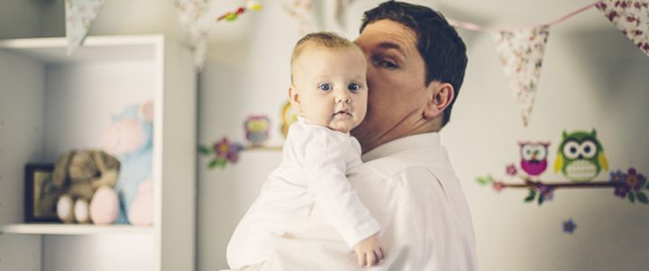 قضاء الرضع وقتاً طويلاً مع آبائهم يزيدهم ذكاء