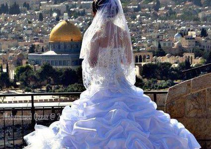 المسلم والمسيحي يزفون بصمت...كرامًة لوجع القدس