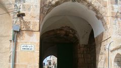 الاحتلال يواصل رفضه فتح باب حطة والتوتر يسود المكان (فيديو)